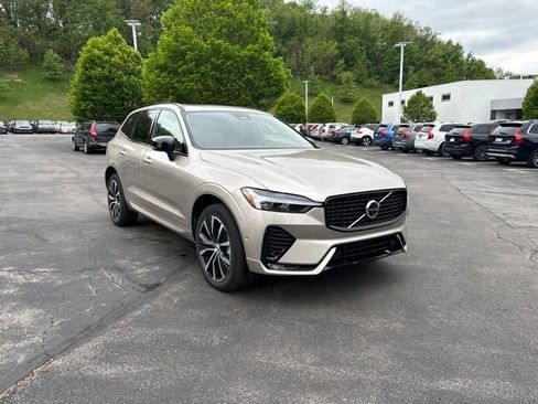 Used 2024 Volvo XC60 B5 Plus w/ Protection Package Premier AWD/4WD image 4