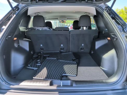 Used 2019 Jeep Cherokee Latitude w/ Cold Weather Group AWD/4WD image 17