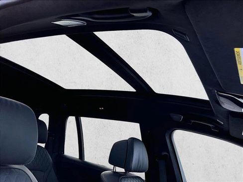 Used 2025 BMW X7 M60i w/ Executive Package image 17
