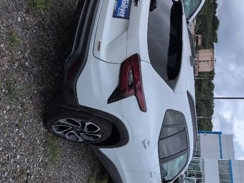 Used 2024 Chevrolet Trax RS w/ Sunroof Package FWD image 3