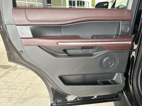 Used 2023 Ford Expedition Limited image 28