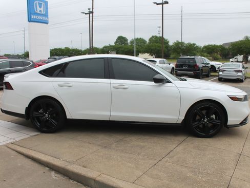 Used 2023 Honda Accord Sport image 3