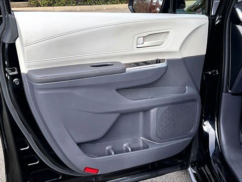 Used 2024 Toyota Sienna LE image 21
