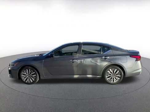 Used 2025 Nissan Altima 2.5 SV image 9