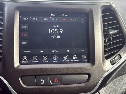 Used 2019 Jeep Cherokee Trailhawk w/ Cold Weather Group image 22