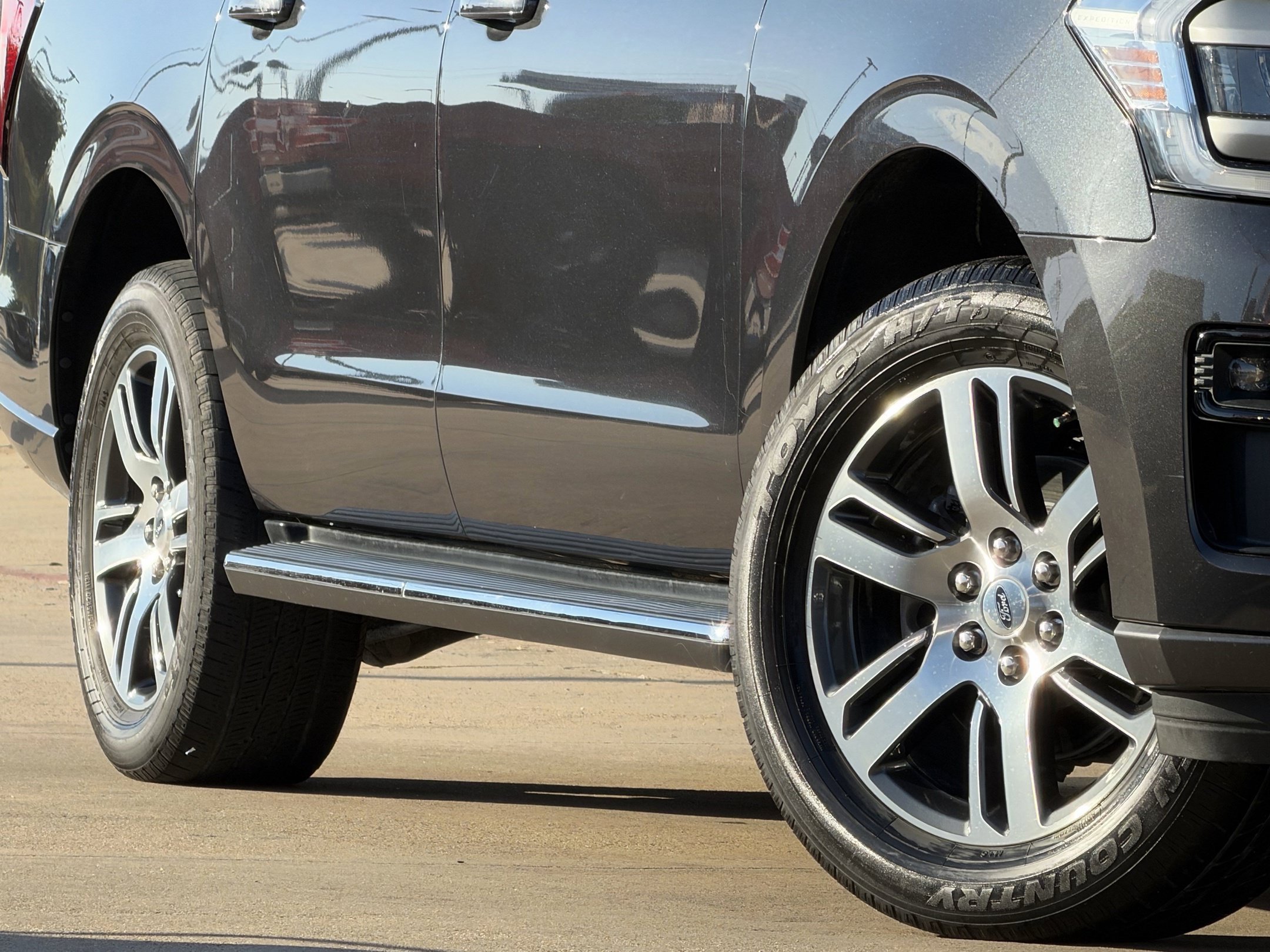 Used 2023 Ford Expedition Max XLT RWD image 3