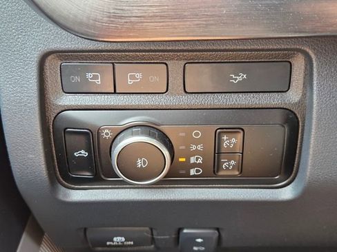 Used 2023 Ford F250 Lariat w/ Black Appearance Package AWD/4WD image 22