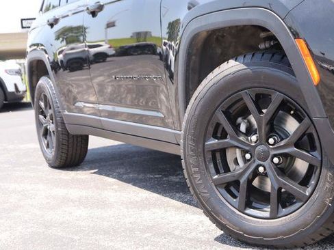 Used 2024 Jeep Grand Cherokee Altitude AWD/4WD image 8