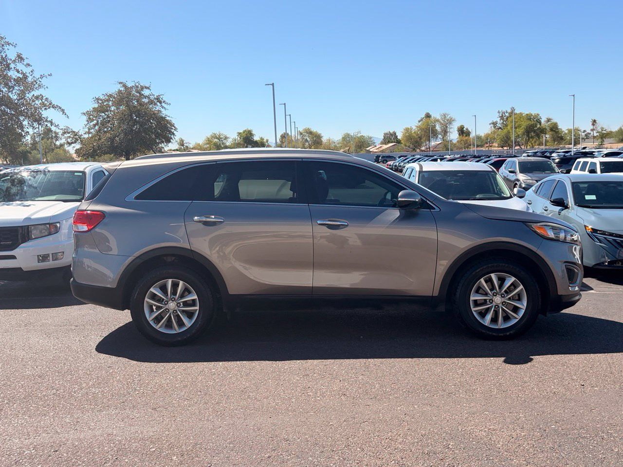 Used 2017 Kia Sorento FWD image 6