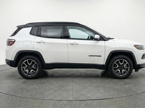 Used 2025 Jeep Compass Trailhawk AWD/4WD image 11