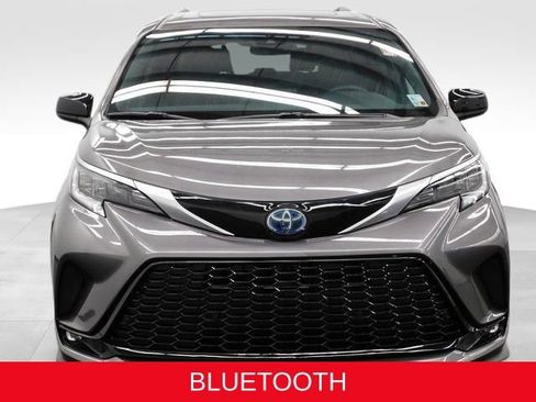 Used 2021 Toyota Sienna XSE w/ XSE Plus Package image 3