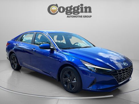 Certified 2023 Hyundai Elantra SEL image 7