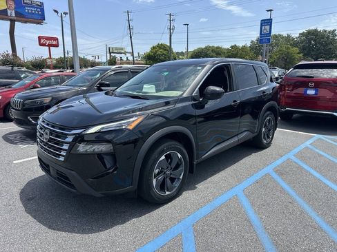 Used 2024 Nissan Rogue SV FWD image 3