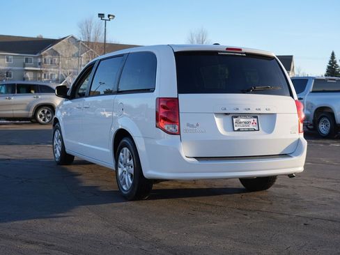 Used 2018 Dodge Grand Caravan SE w/ UConnect Hands-Free Group image 5
