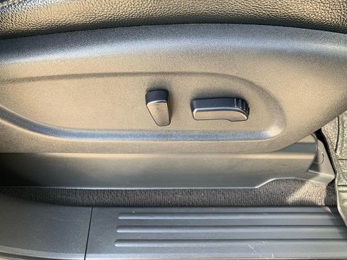 Used 2016 Nissan Titan SL image 15