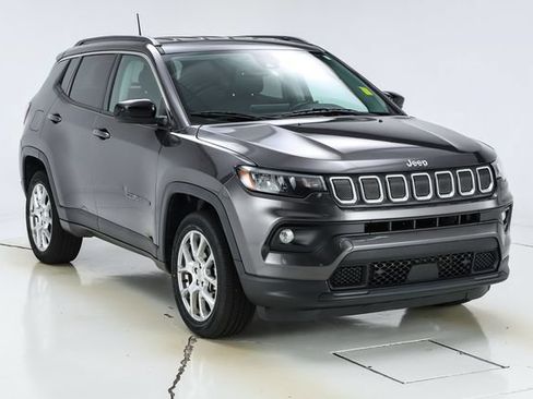 Used 2022 Jeep Compass Latitude AWD/4WD image 19