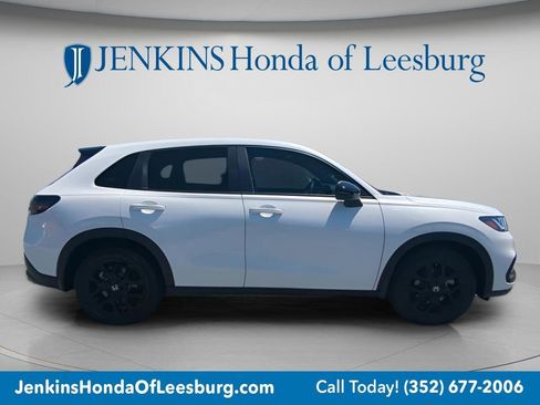 Used 2024 Honda HR-V Sport image 3