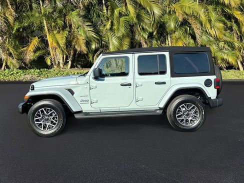 Used 2024 Jeep Wrangler Sahara image 8