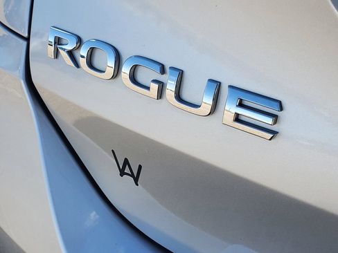 Used 2018 Nissan Rogue S FWD image 6