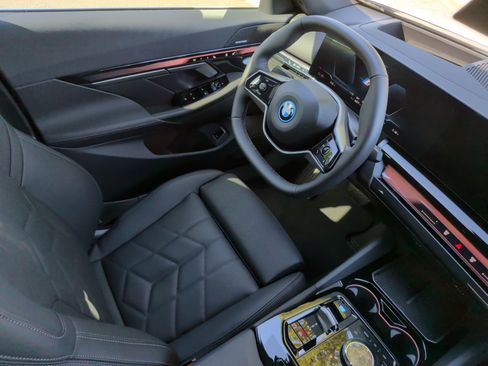 Used 2026 BMW i5 eDrive40 w/ Premium Package RWD image 36