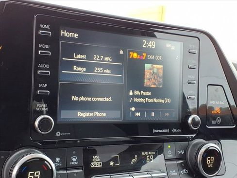 Used 2022 Toyota Highlander XLE image 11