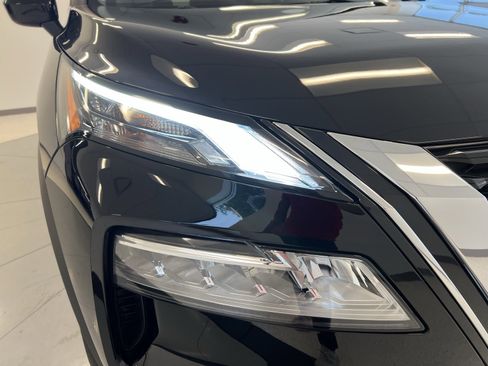 Used 2023 Nissan Rogue SV image 43