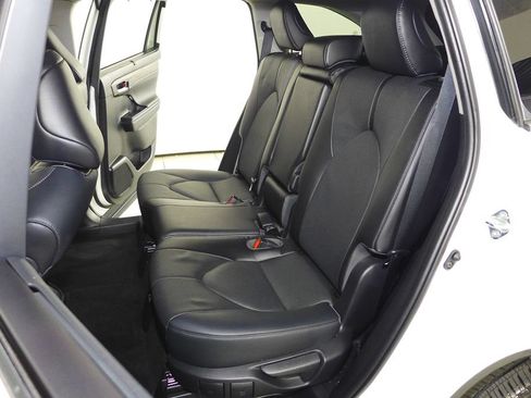 Used 2023 Toyota Highlander Limited FWD image 21