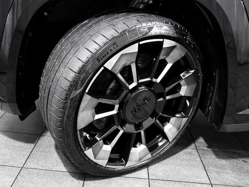 Used 2023 BMW XM AWD/4WD image 7