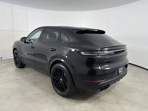 Certified 2026 Porsche Cayenne S AWD/4WD image 3