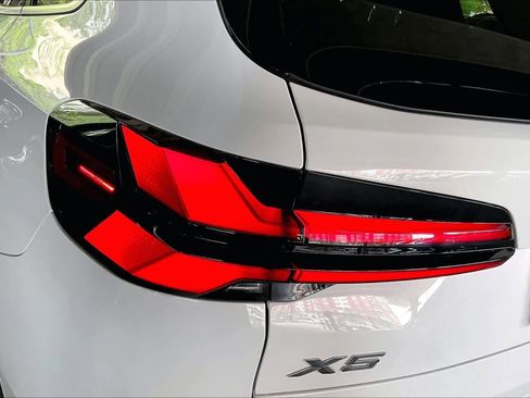 Used 2024 BMW X5 sDrive40i w/ Premium Package image 28