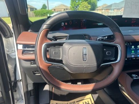 Used 2026 Lincoln Navigator Reserve AWD/4WD image 14