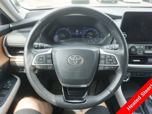 Used 2024 Toyota Grand Highlander AWD image 3