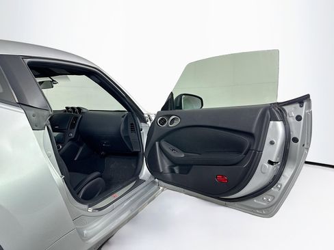 Used 2014 Nissan 370Z Coupe image 25