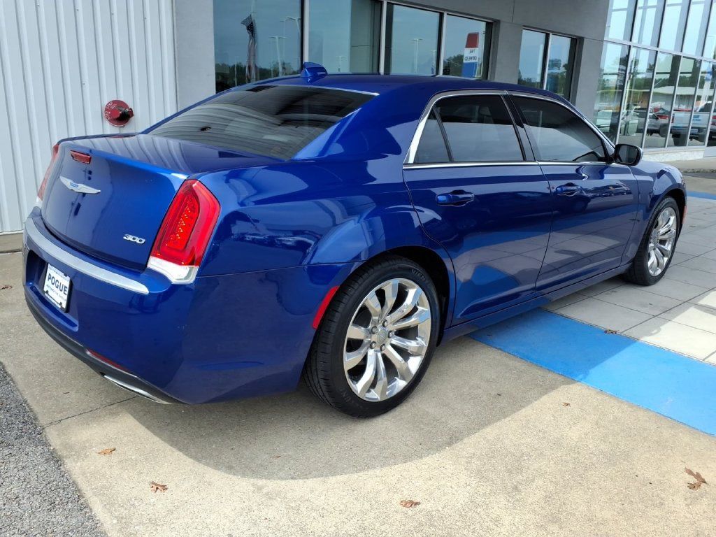 Used 2018 Chrysler 300 Touring w/ Chrome Appearance Package RWD image 2