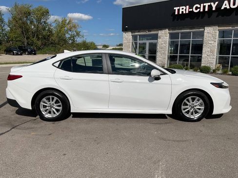 Used 2025 Toyota Camry LE FWD image 9