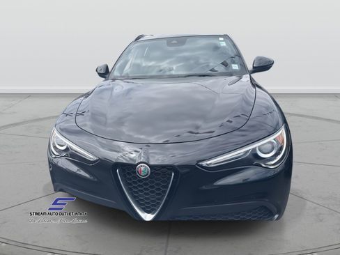 Used 2022 Alfa Romeo Stelvio Ti image 2