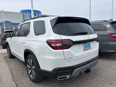 Used 2025 Honda Pilot Touring image 7