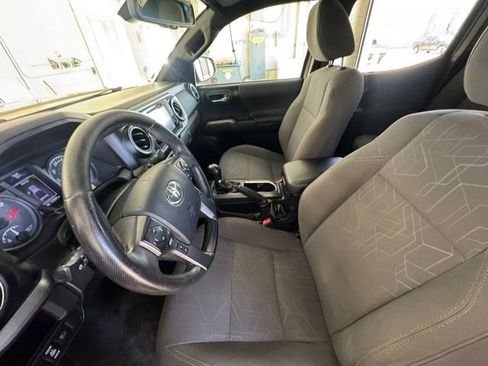 Used 2018 Toyota Tacoma TRD Off-Road w/ Technology Package AWD/4WD image 28