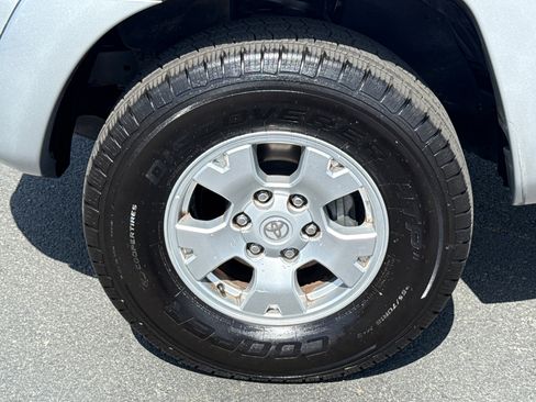 Used 2010 Toyota Tacoma PreRunner RWD image 5