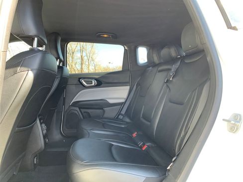 Used 2025 Jeep Compass Limited image 27