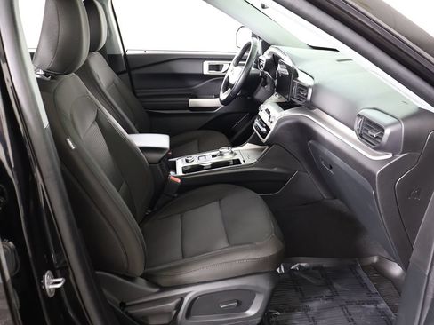 Used 2023 Ford Explorer XLT AWD/4WD image 28