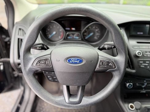 Used 2017 Ford Focus SE FWD image 14
