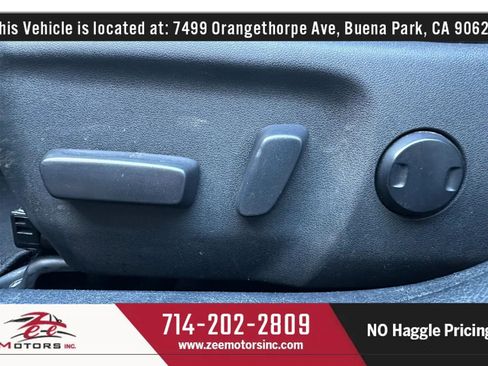 Used 2017 Toyota Camry SE w/ Moonroof Package image 39