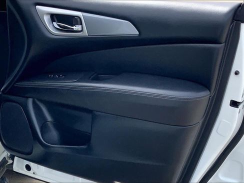 Used 2019 Nissan Pathfinder SL image 23