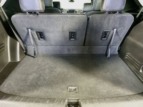 Used 2023 Chevrolet Traverse RS FWD image 34
