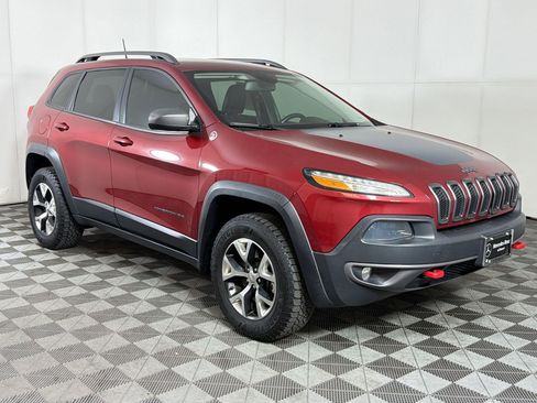 Used 2016 Jeep Cherokee Trailhawk w/ Cold Weather Group AWD/4WD image 7