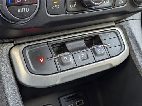 Used 2023 GMC Acadia SLT image 12