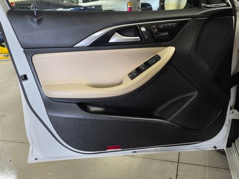 Used 2017 INFINITI QX30 Premium w/ Navigation Package image 20