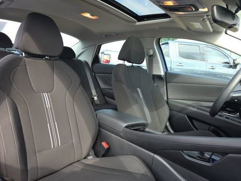 Certified 2024 Hyundai Elantra SEL w/ Convenience Package image 9