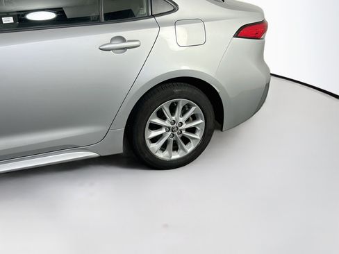 Used 2021 Toyota Corolla LE w/ LE Convenience Package FWD image 28